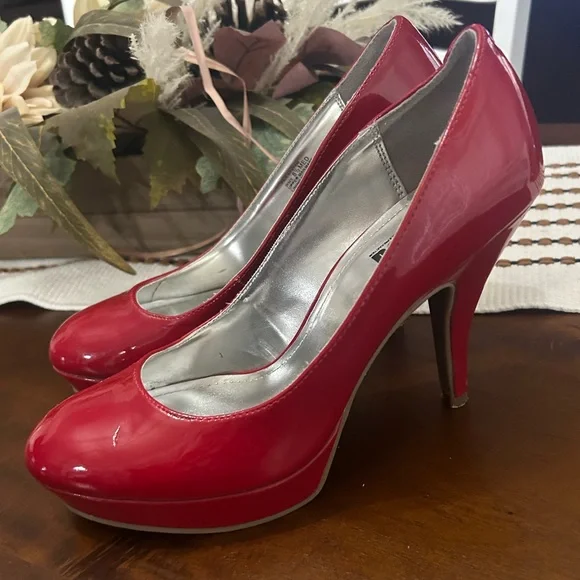 Chic Red Patent Leather Style Pump Heels Unlisted Cherry - Picture 2 of 8